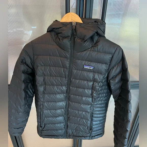 Patagonia Women's Black Insulated Hoody - Picture 10 of 11